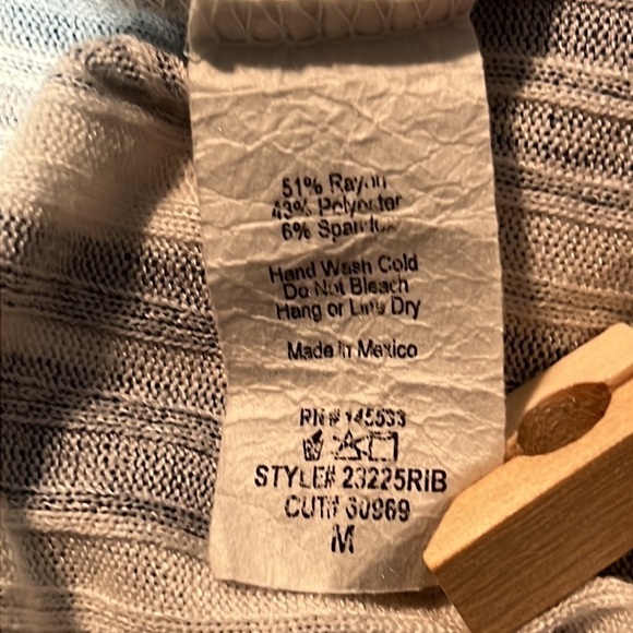 W5 BLUE AND WHITE STRIPED MEDIUM CAP SLEEVE BLOUSE WITH WOODEN BUTTON ACCENTS - Picture 7 of 7